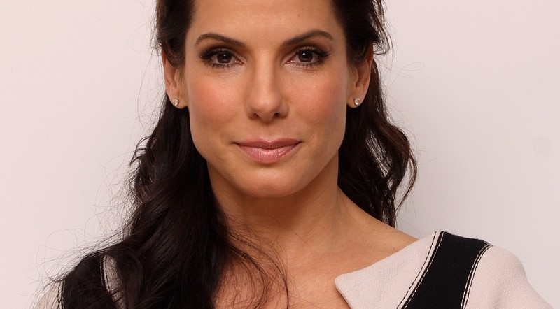 claudia stilinski a pretty middle age woman with chocolate brown hair and brown eyes.
